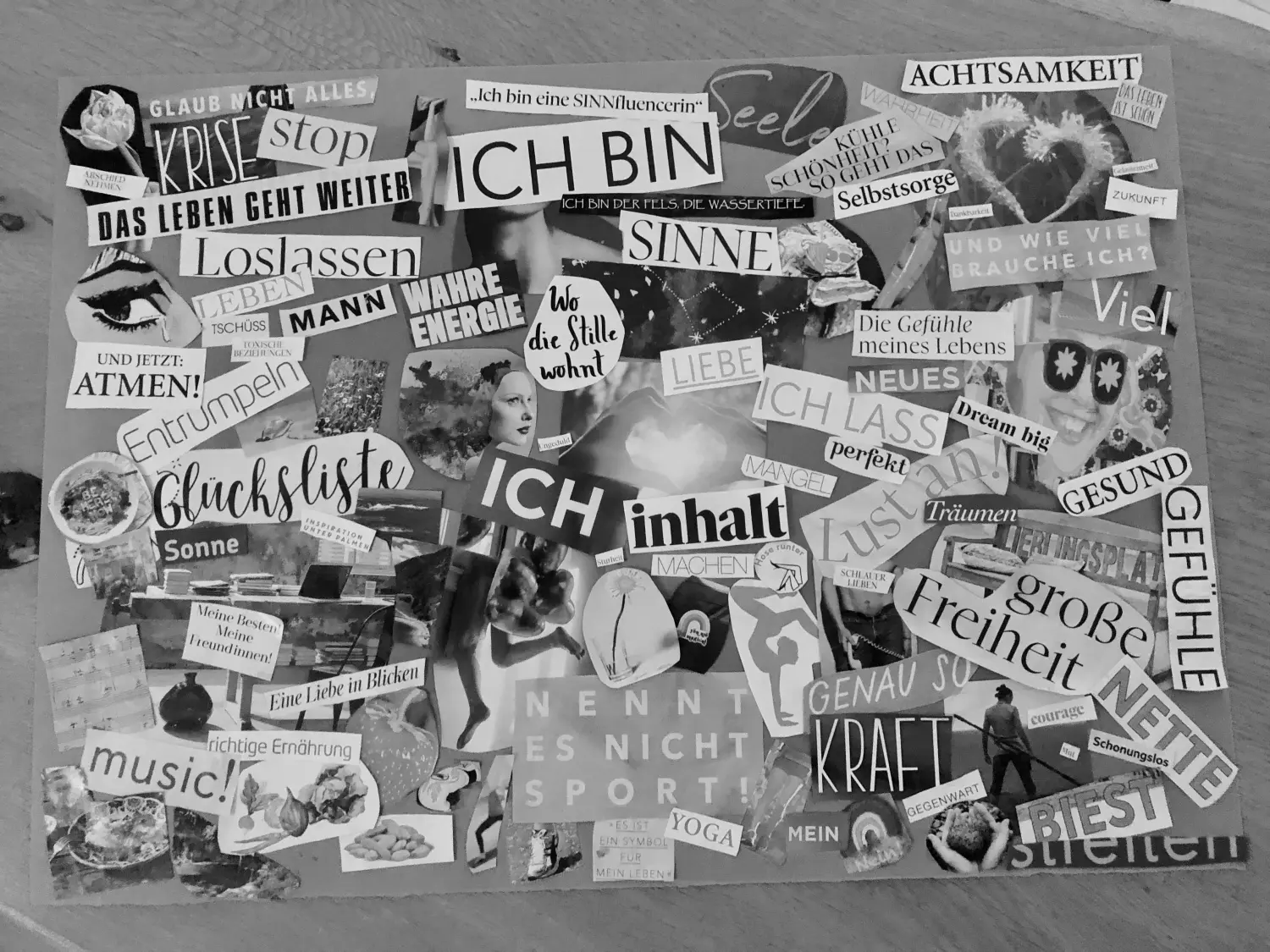 Deutsche Wörter auf Papierkarten
